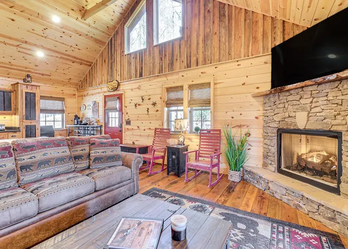 Hot Tub + Fire Pit: Dog-Friendly Cabin In Murphy!