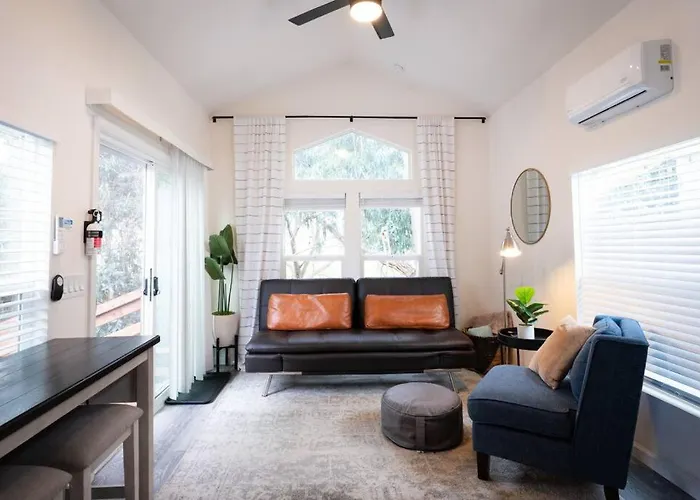 Peaceful Tiny Home Loft And Sauna