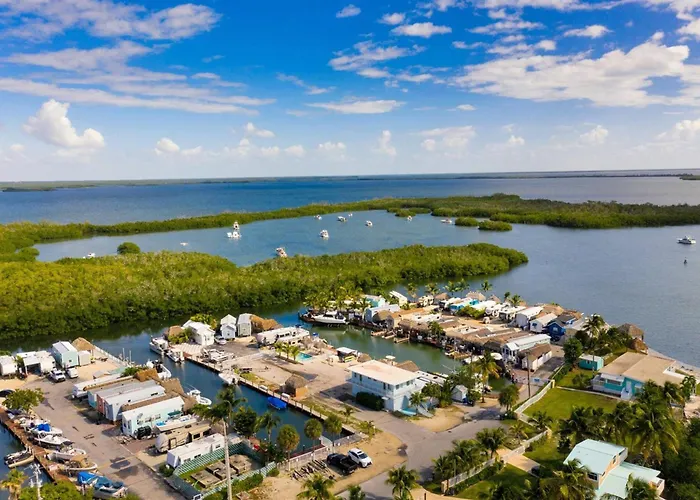 Waterfront Studio 1, Kayaks, Pool, Bay View, Wifi