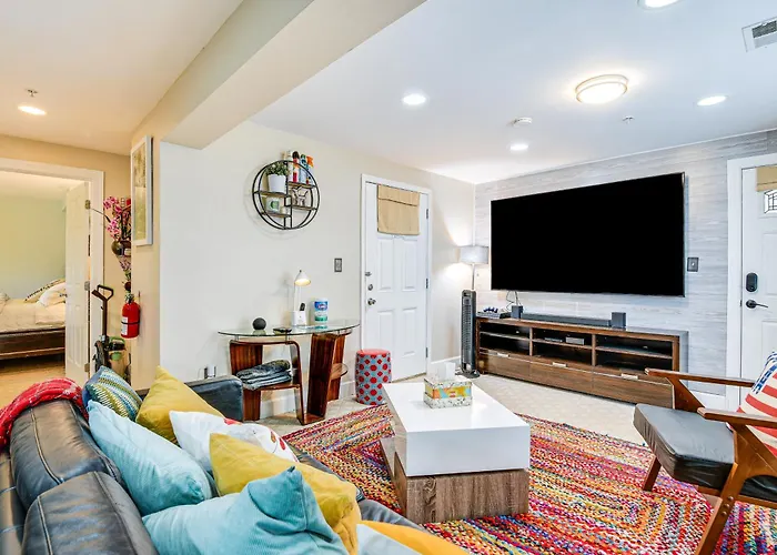 Pet-Friendly Dc Area Condo W/ Yard!
