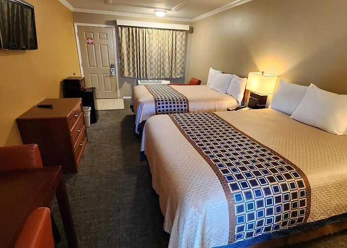 Welcome Everett Inn