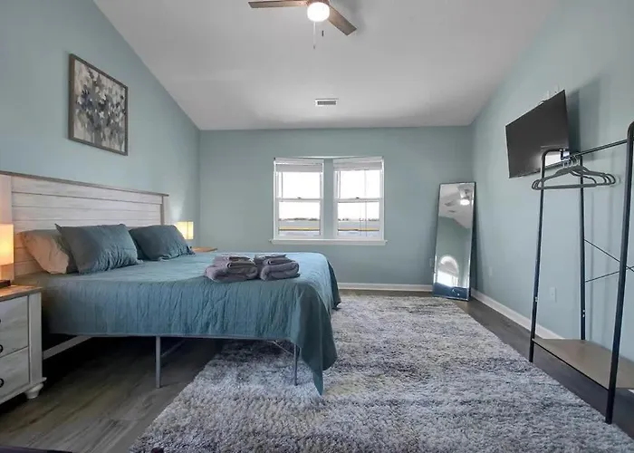 Surf City Serene Waterfront Vacation Home