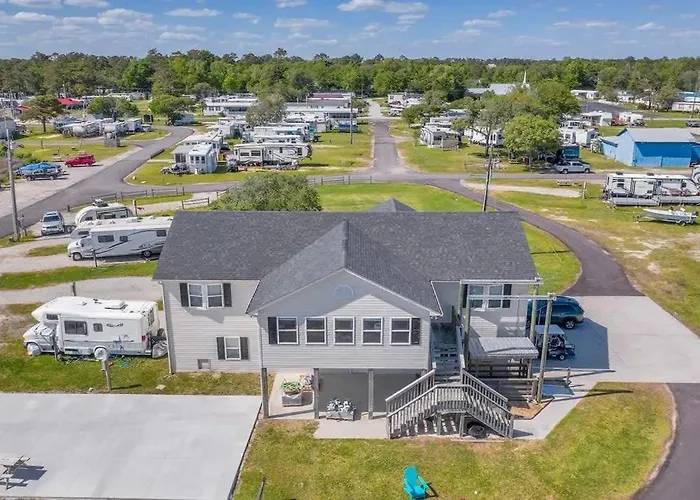 Surf City Serene Waterfront Vacation Home
