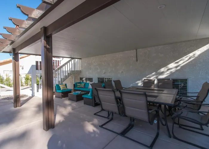 Luxury Home Near Palm Springs, Large Backyard And Pool