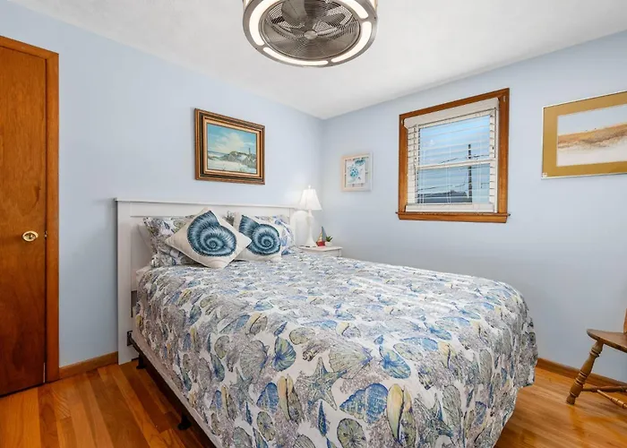 Family Cape Escape—Beach, Boardwalk Game Room