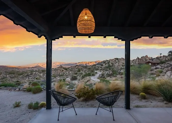 Boulder Surrounded Escape- Anotherdeserthouse