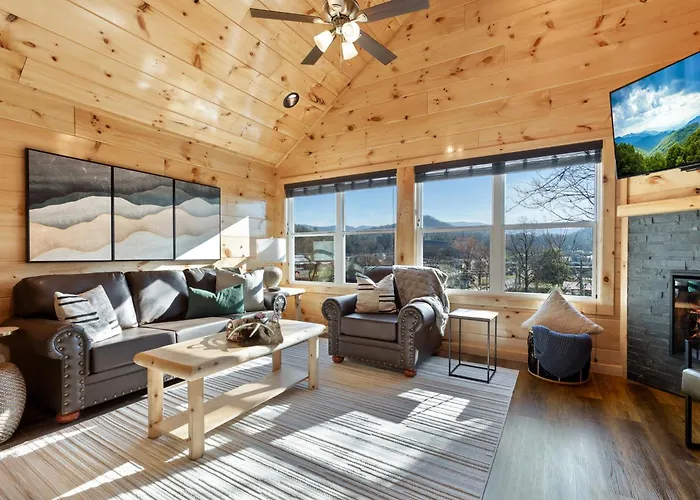 Parkway Paradise W/ Private Hot Tub