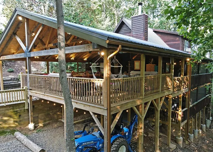 Hot Tub- Pets Ok -Wi-Fi, Large Deck Area, Dog Run