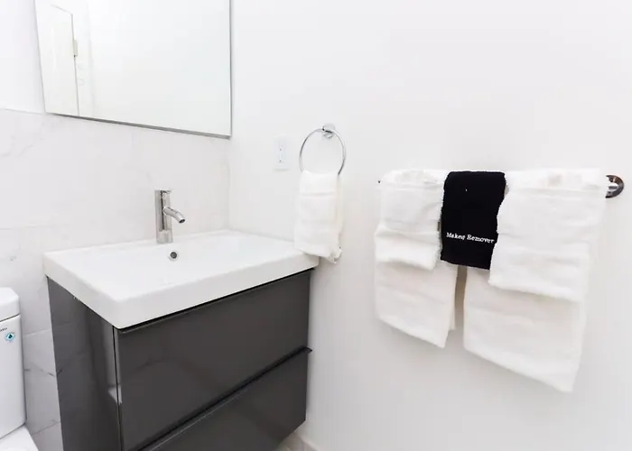 Modern Suite In Fenway Neighborhood