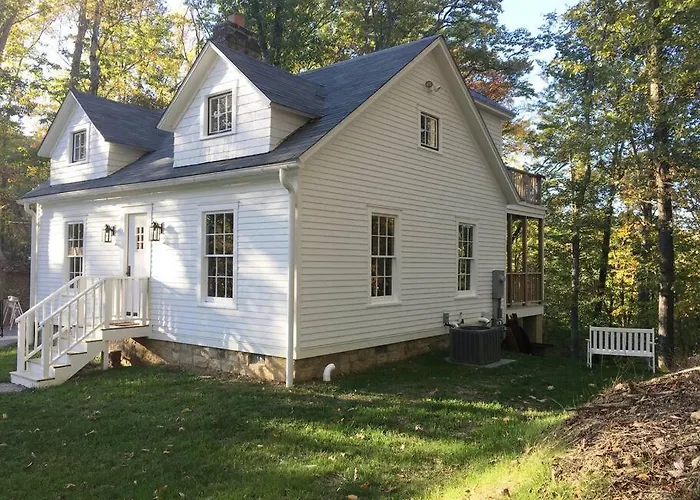 Historic Farmhouse By Nature Preserve