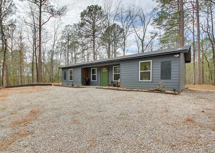 Tranquil Hot Springs Getaway Near Ouachita River!