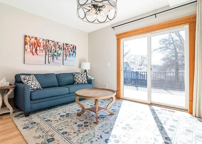Family-Friendly 4Br Near Uni For An Easy Group Stay