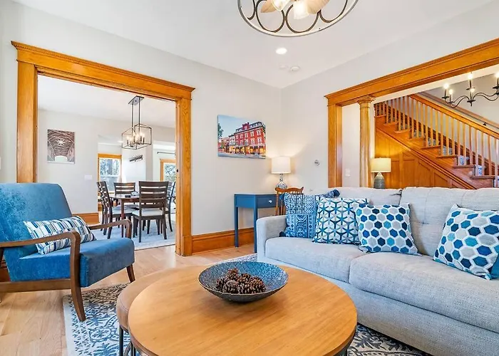 Family-Friendly 4Br Near Uni For An Easy Group Stay