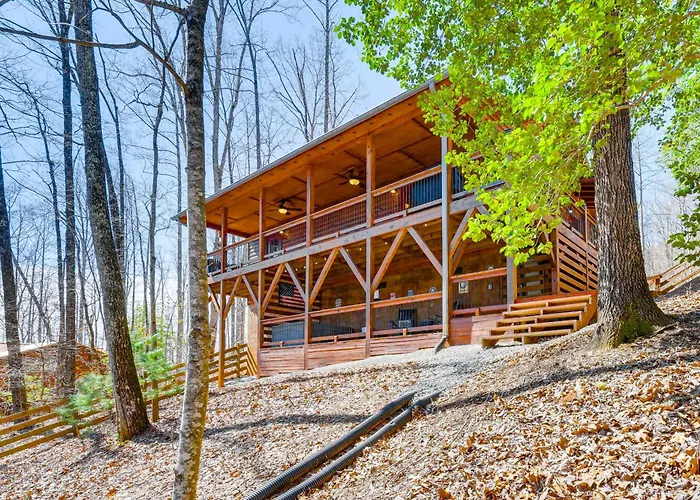 Hot Tub + Fire Pit: Dog-Friendly Cabin In Murphy!