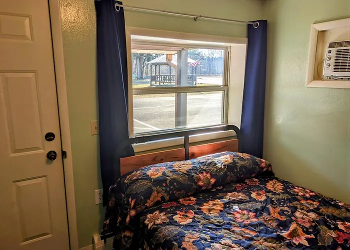 Tour Inn Motel
