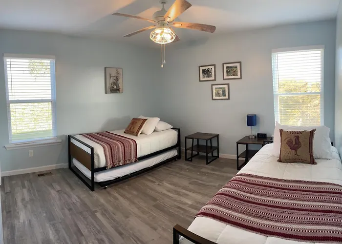 100 Acre Relaxing Retreat Near Ark- The Farmhouse