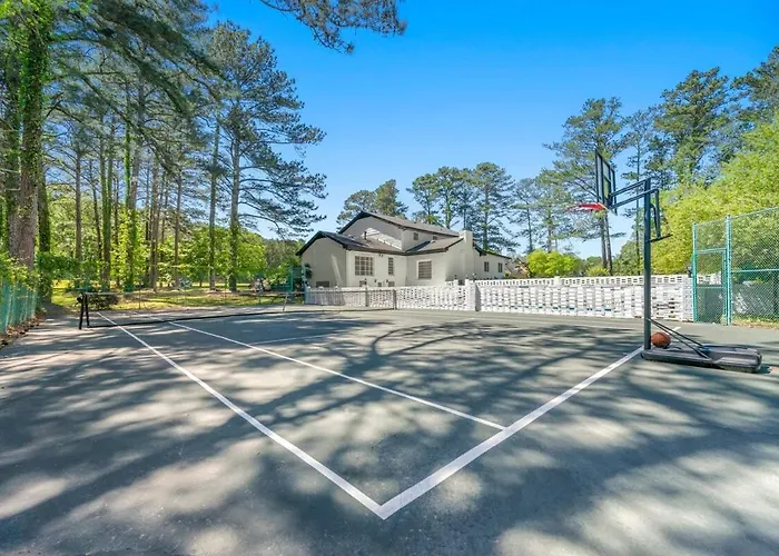 Mansion With Private Pool Basketball & Tennis Courts