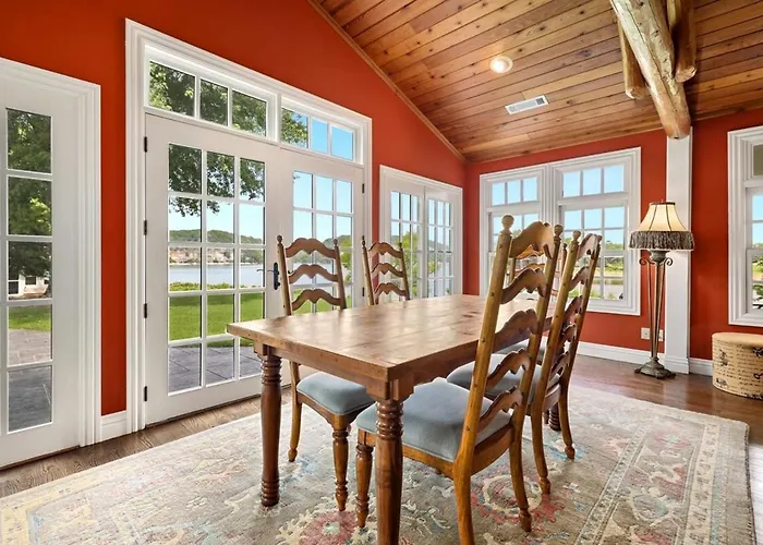 Shoreline Cottage - Direct Lake Access