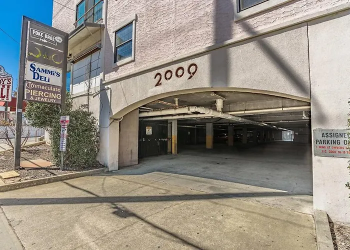 Downtown Columbia Apartment