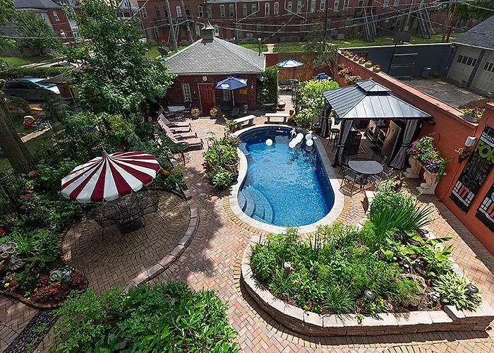 Mike & Allen'S Place On The Park_1