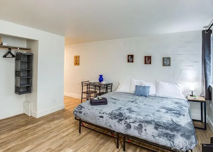 Studio W/ King Bed Near Dwtn