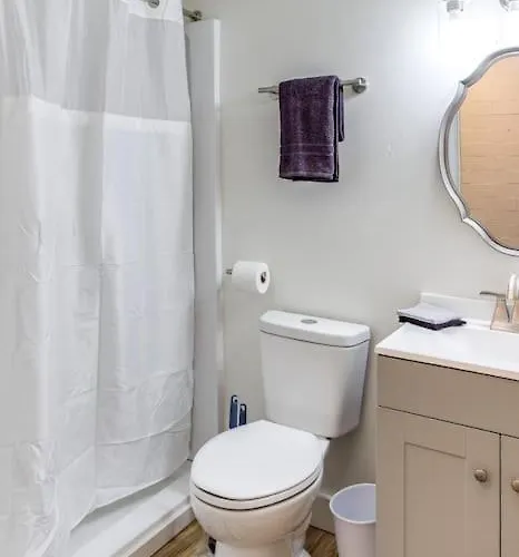 Studio W/ King Bed Near Dwtn