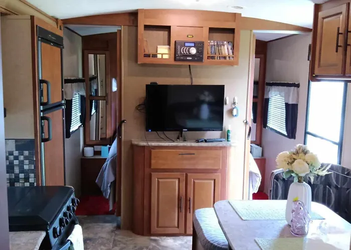 Cozy Camper At Howland'S Hideout