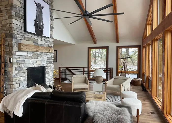 Modern Mountain Lake House