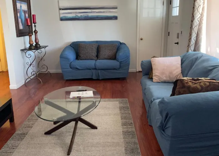 Cozy Home With Sparkling Pool/Pet Friendly