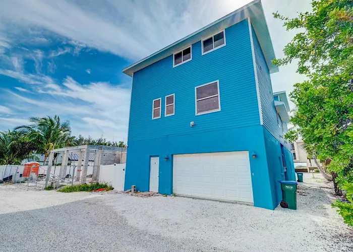 Sea Site Retreat Unit B! Great Attractions Nearby! Short Walk To The Beach!