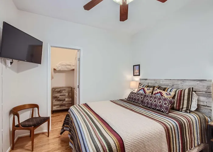 Pool Table + Bar! Family-Friendly Phoenix Retreat
