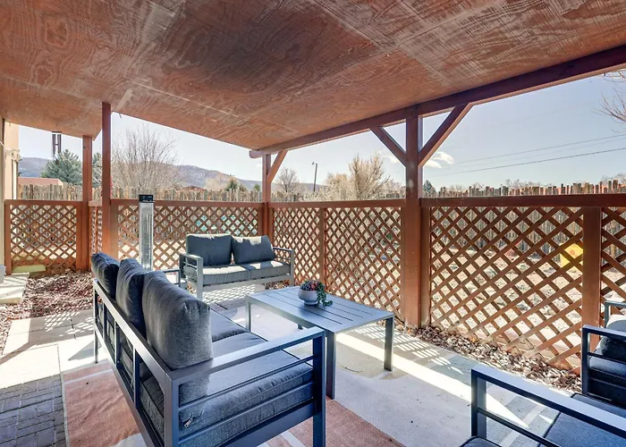 Taos Home W/ Private Hot Tub, Sauna & Gas Grill!