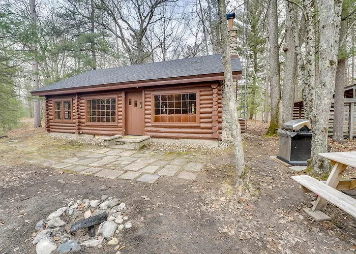 Michigan Log Cabin On The Pere Marquette River
