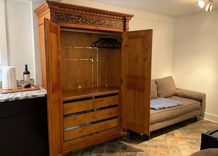 Charming Studio In The Heart Of Springfield