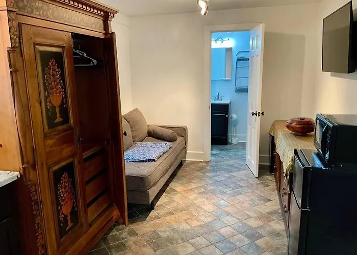 Charming Studio In The Heart Of Springfield