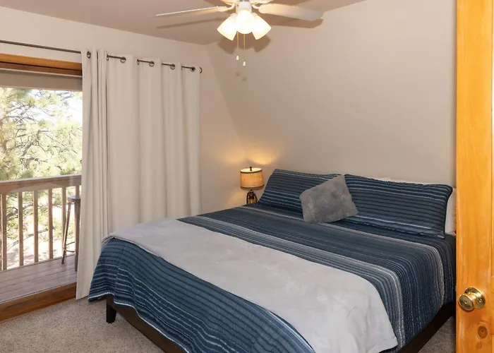 'Lazy Bear Lodge' In Florissant W/ Mountain Views!