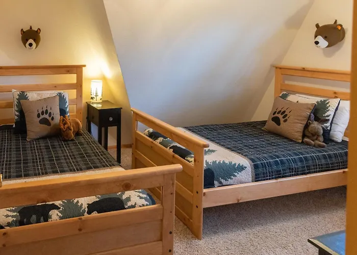 'Lazy Bear Lodge' In Florissant W/ Mountain Views!