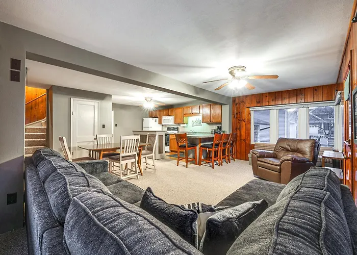 Clear Lake Vacation Rental: Walk To Town / Beach!