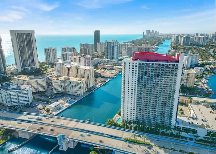 Infinite Views, Amazing Pool, Gym, Near Beach