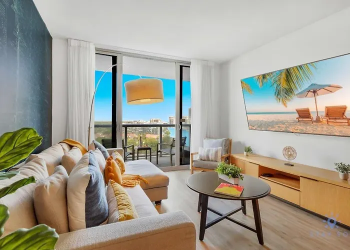 Infinite Views, Amazing Pool, Gym, Near Beach
