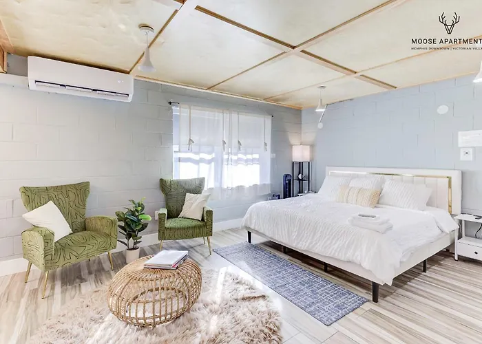 Modern Luxe Studio - Free Gated Parking - King Bed