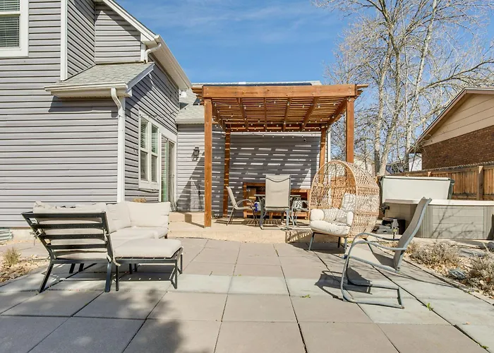 6 Mi To Dtwn: Arvada Home W/ Hot Tub & Yard