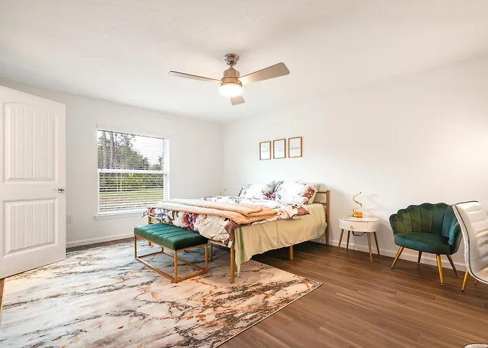 Coastal Vibes & Family Fun-Spacious 3Br, Kidz Zone, Desirable Neighborhood