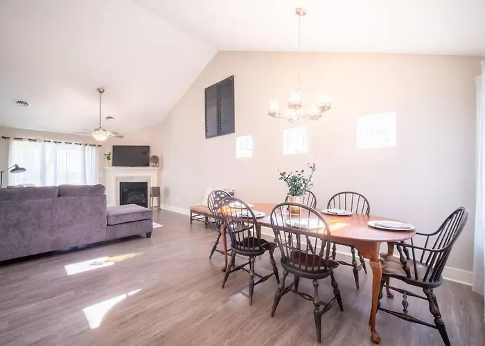 New Beautiful 3 Bedroom Condo In Bettendorf