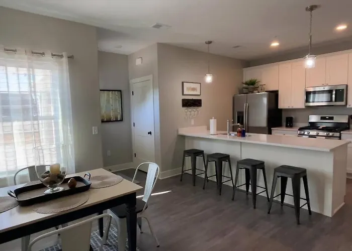Main Floor New Charming 2 Bedroom Condo