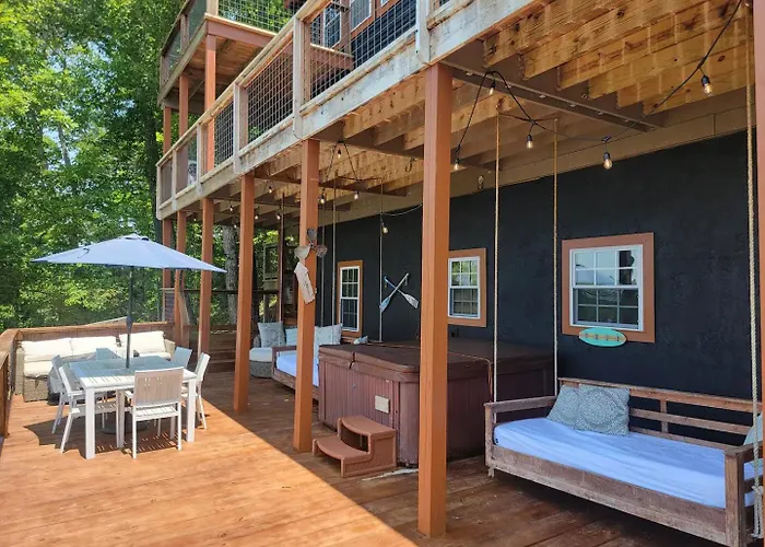 Sunset Cove Lakefront Luxury Lodge With Private Dock