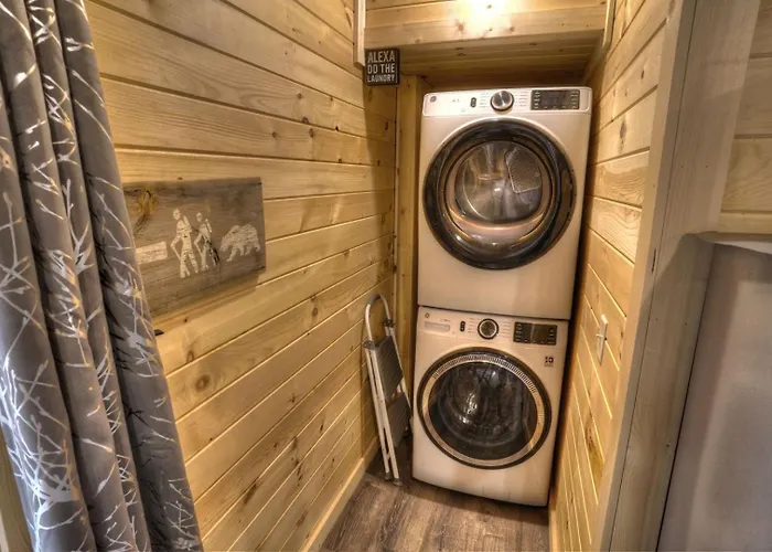 Luxury Cabin Sleeps 8 With Creekside Fire Pit Near Helen Ga
