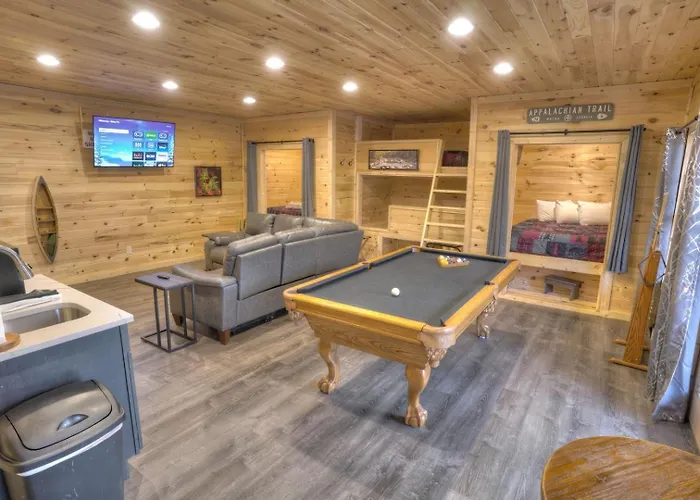Luxury Cabin Sleeps 8 With Creekside Fire Pit Near Helen Ga