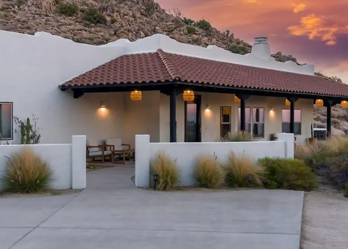 Boulder Surrounded Escape- Anotherdeserthouse