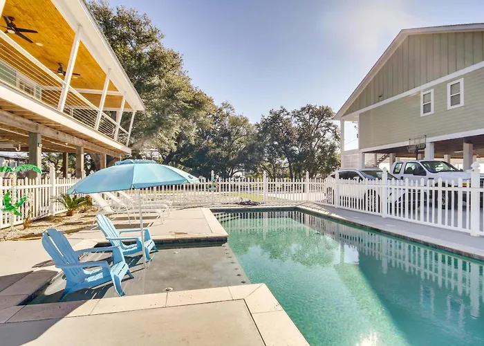Walk To Beach: Stunning Gulfport Getaway